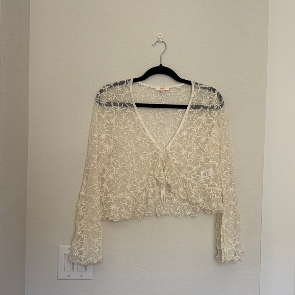 Elegant Cream Lace Women cropped cardigan